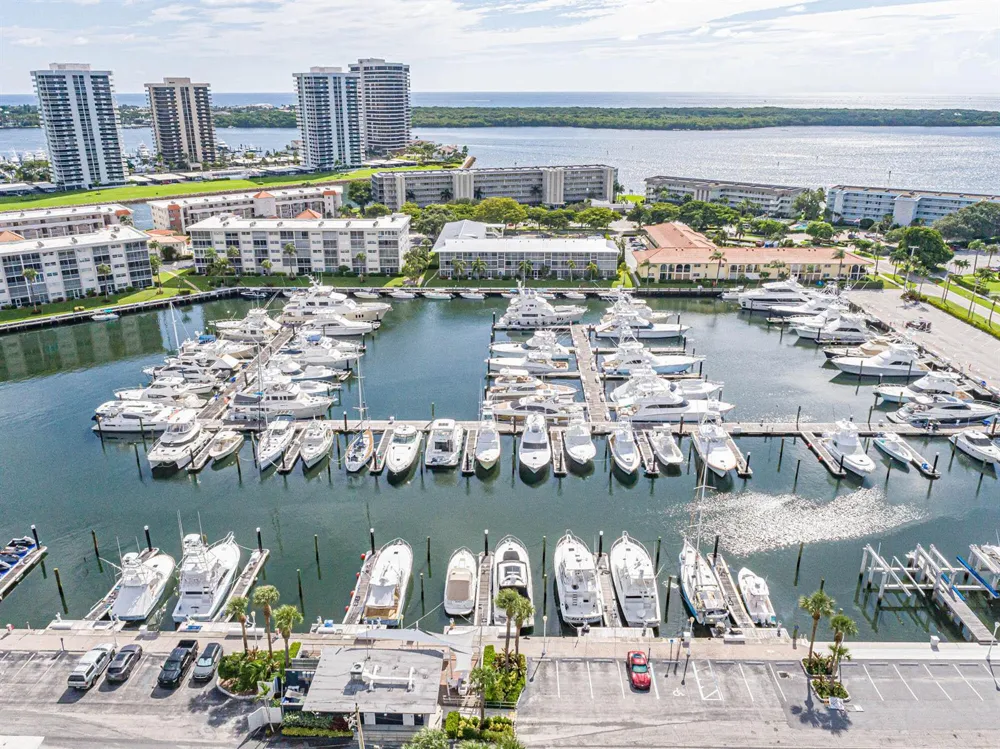 37 Yacht Club Drive #310 North Palm Beach, FL 33408