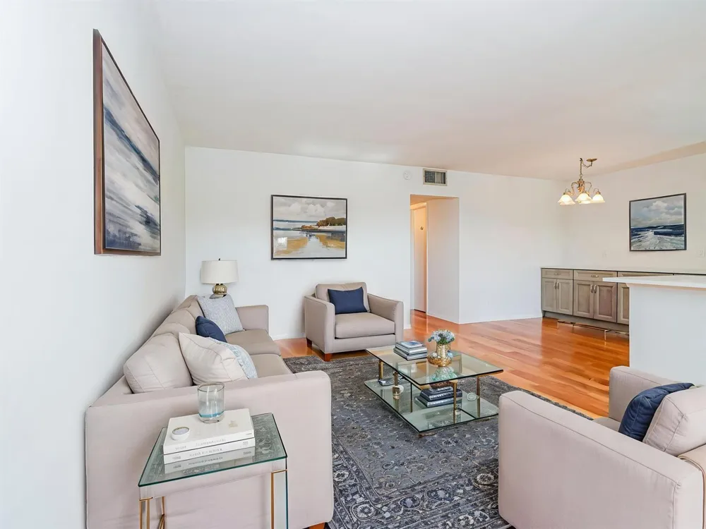 37 Yacht Club Drive #310 North Palm Beach, FL 33408