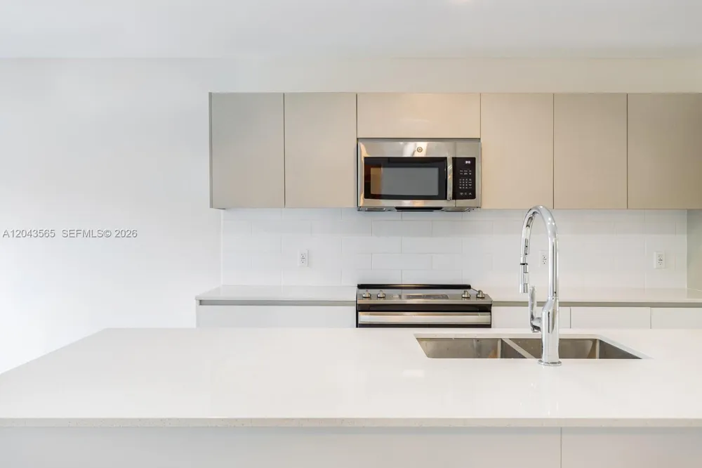 2505 NE 193rd St #4108 Miami, FL 33180
