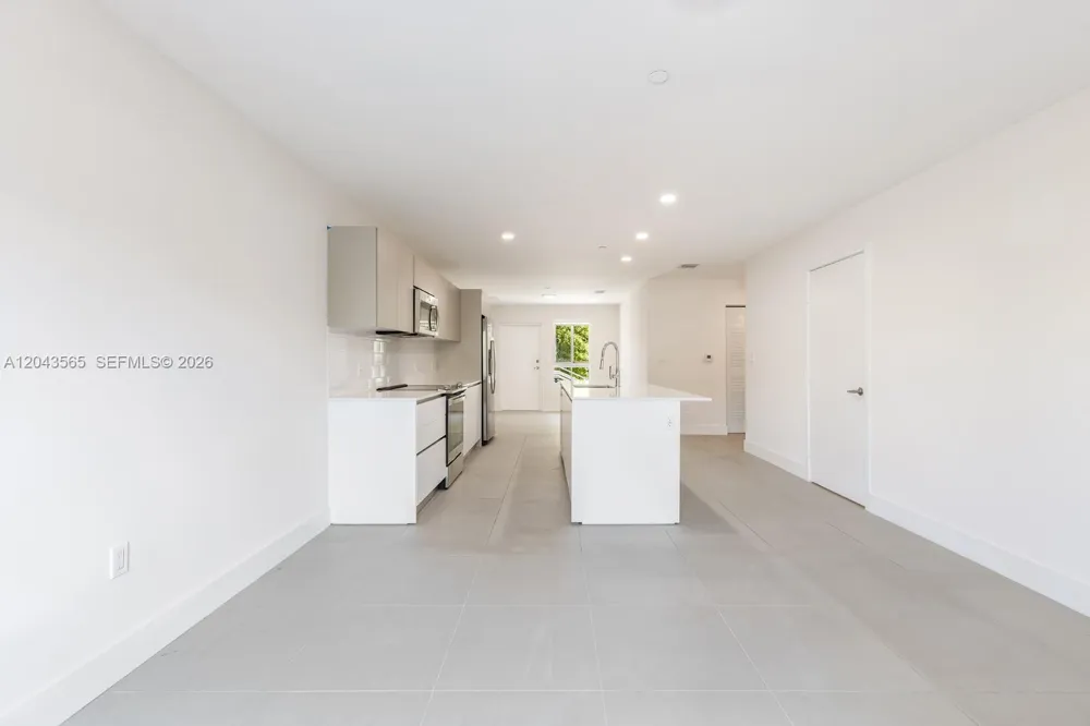 2505 NE 193rd St #4108 Miami, FL 33180