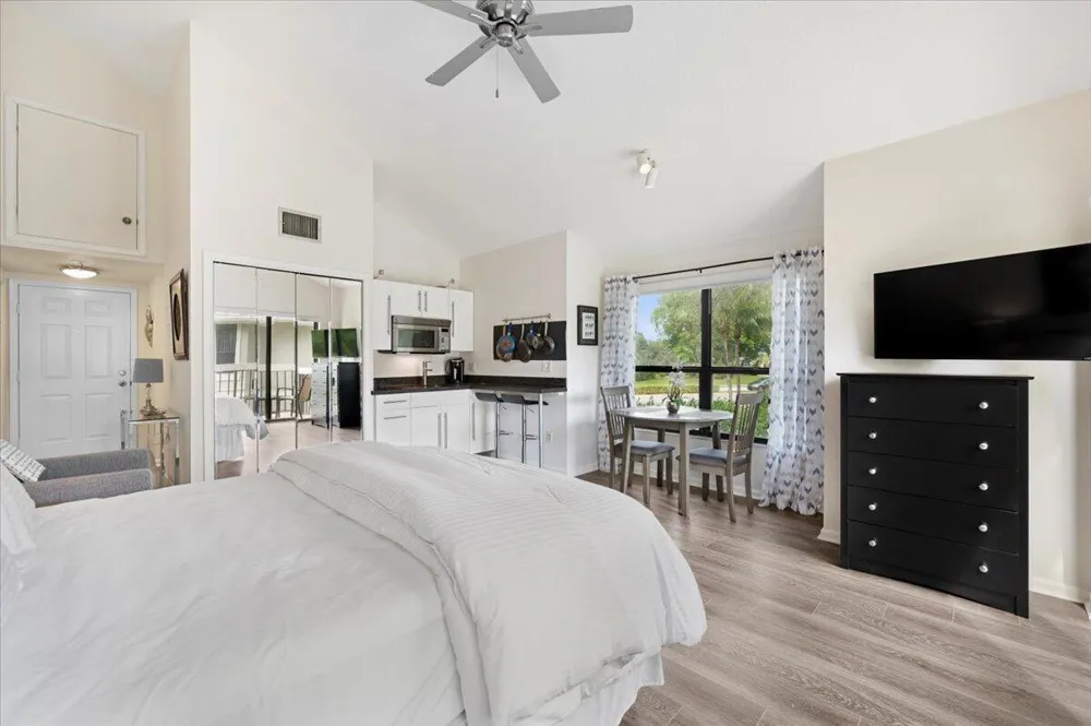11863 Wimbledon Circle #524 Wellington, FL 33414