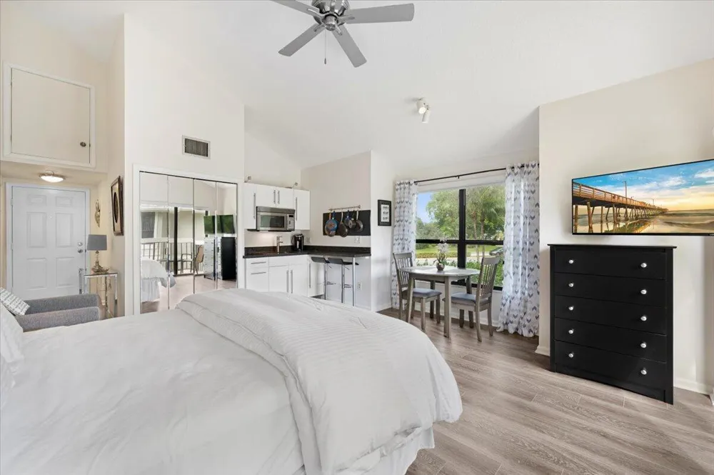 11863 Wimbledon Circle #524 Wellington, FL 33414