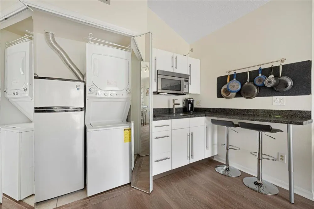 11863 Wimbledon Circle #524 Wellington, FL 33414
