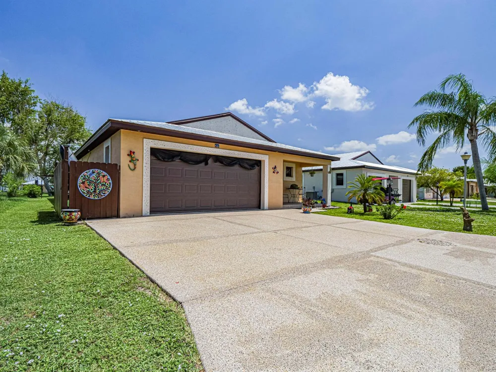23 Arboles Del Norte Fort Pierce, FL 34951