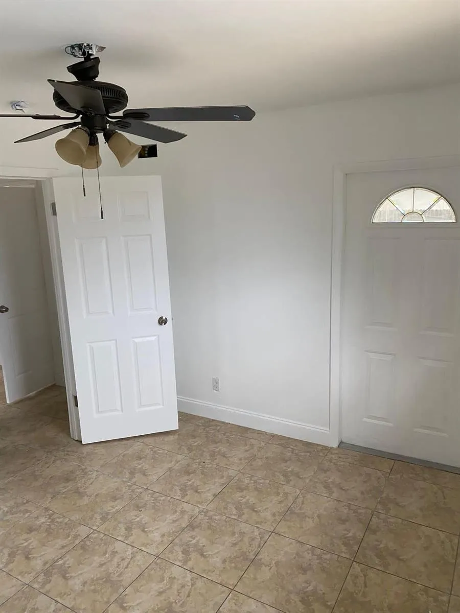 18 Andros Road Palm Springs, FL 33461