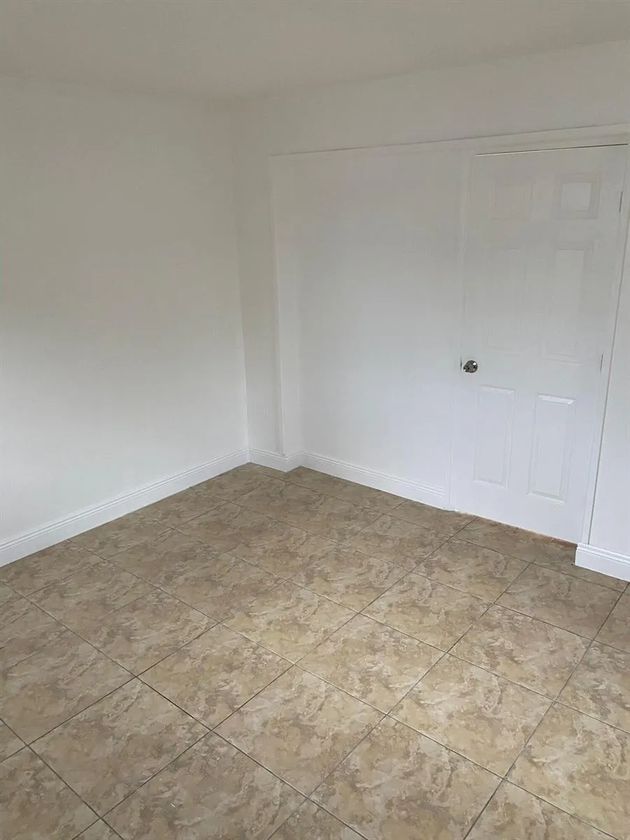 18 Andros Road Palm Springs, FL 33461