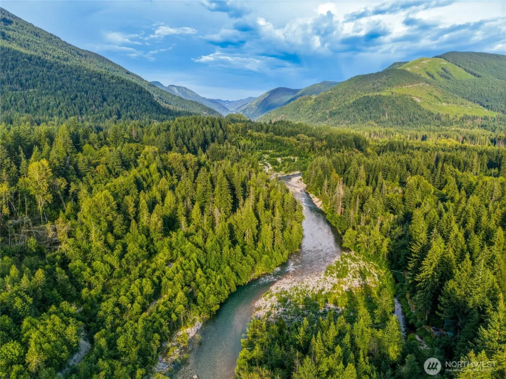 76135 NE 122nd Street Skykomish, WA 98288