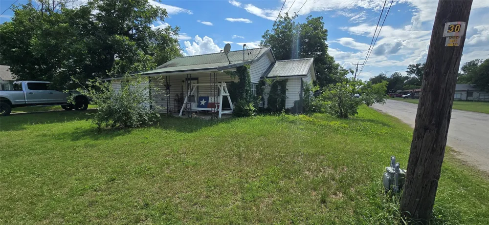331 5th Street Jacksboro, TX 76458