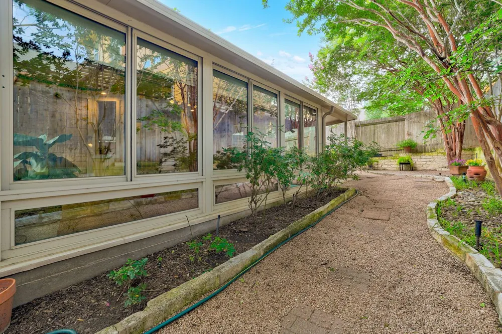 1710 Gaylord Drive Austin, TX 78728