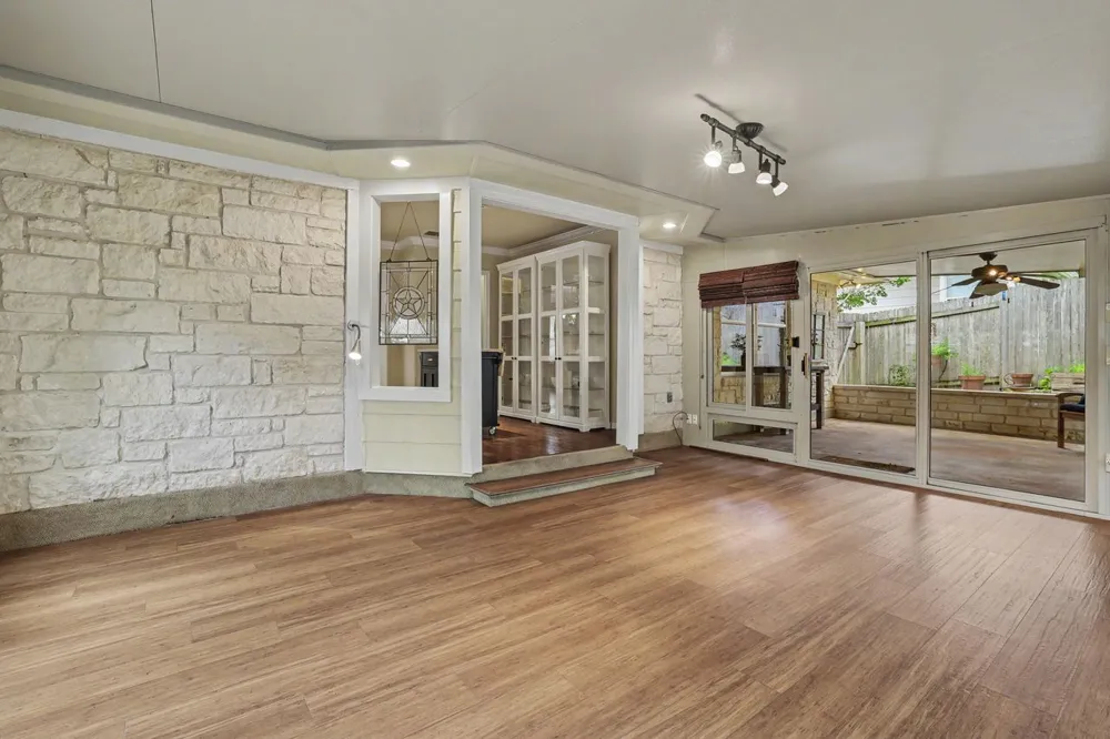 1710 Gaylord Drive Austin, TX 78728