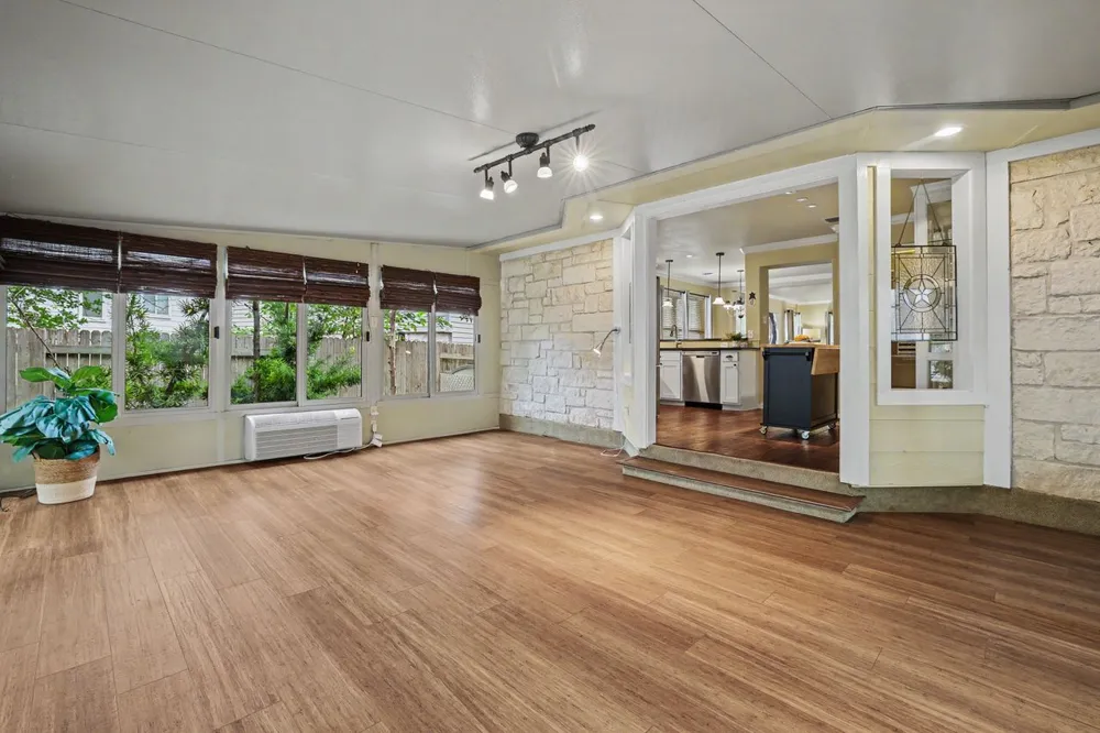 1710 Gaylord Drive Austin, TX 78728