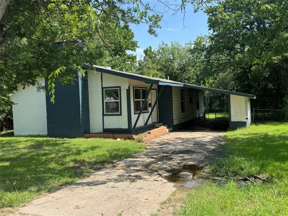 1605 Jackson Street Commerce, TX 75428