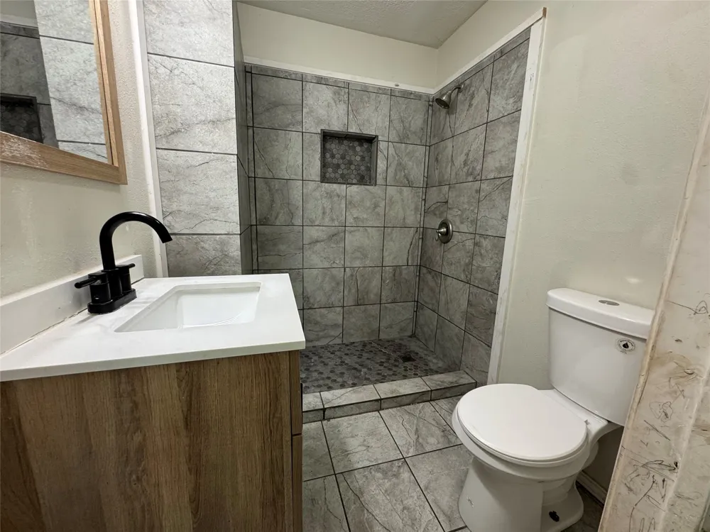 1605 Jackson Street Commerce, TX 75428