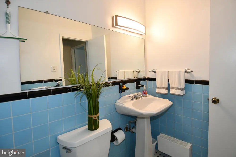 1200 S ARLINGTON RIDGE ROAD #704 Arlington, VA 22202