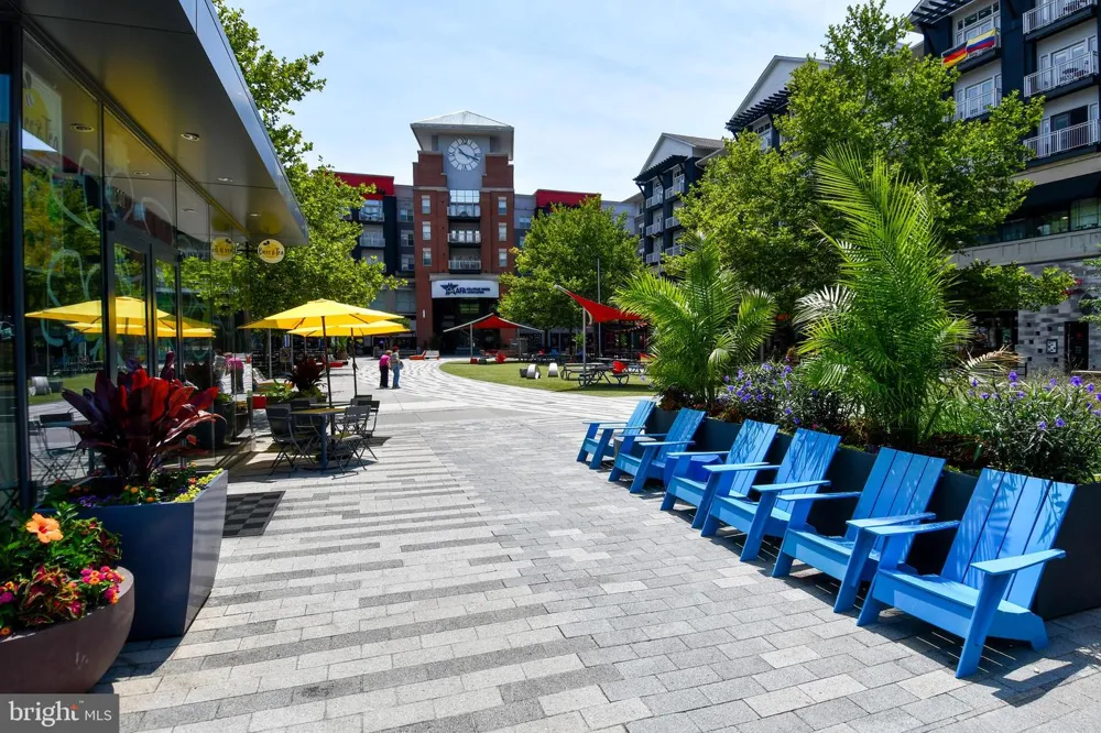 1200 S ARLINGTON RIDGE ROAD #704 Arlington, VA 22202