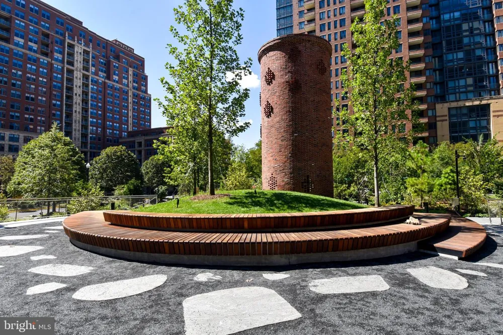 1200 S ARLINGTON RIDGE ROAD #704 Arlington, VA 22202