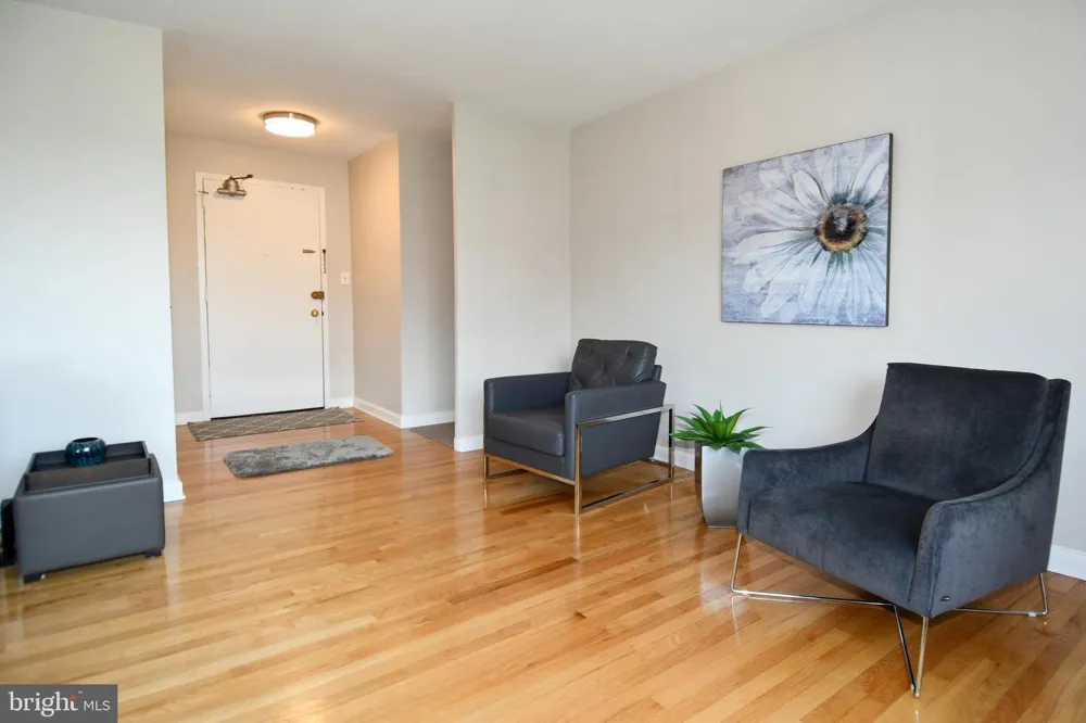 1200 S ARLINGTON RIDGE ROAD #704 Arlington, VA 22202