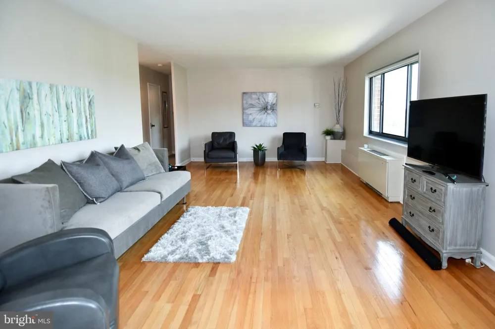 1200 S ARLINGTON RIDGE ROAD #704 Arlington, VA 22202