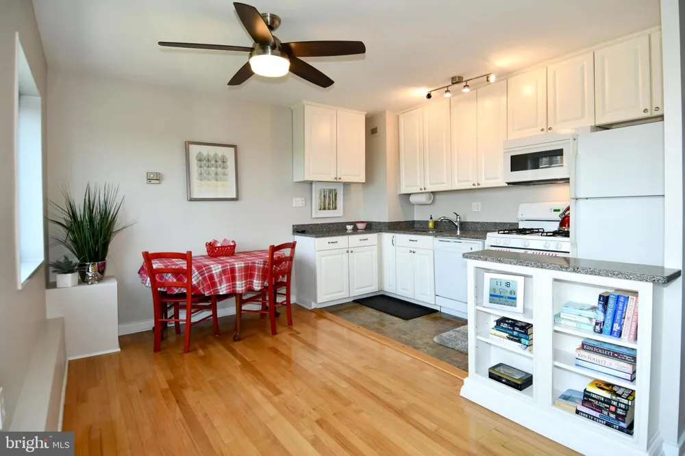 1200 S ARLINGTON RIDGE ROAD #704 Arlington, VA 22202