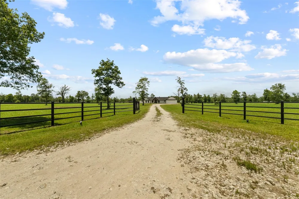 565 Brushy Creek Drive Onalaska, TX 77360