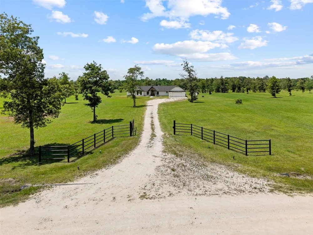 565 Brushy Creek Drive Onalaska, TX 77360