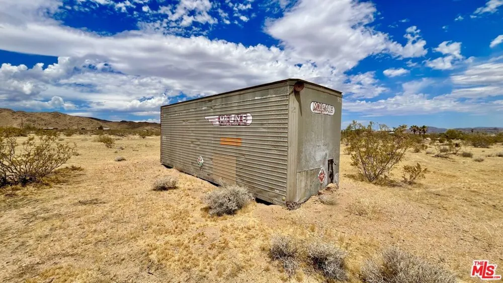 1879 Cherokee Trail Landers, CA 92285