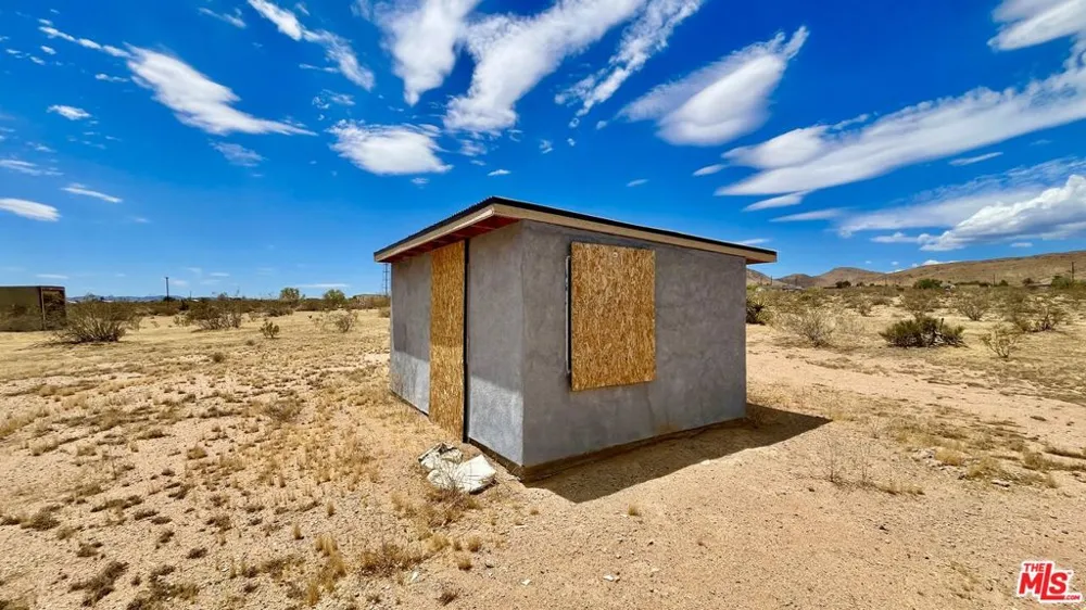 1879 Cherokee Trail Landers, CA 92285