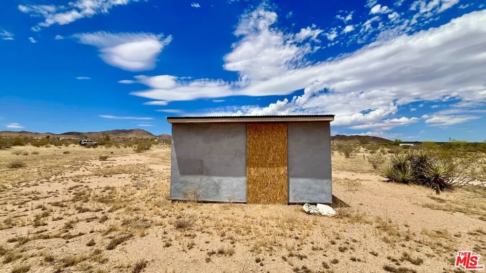 1879 Cherokee Trail Landers, CA 92285