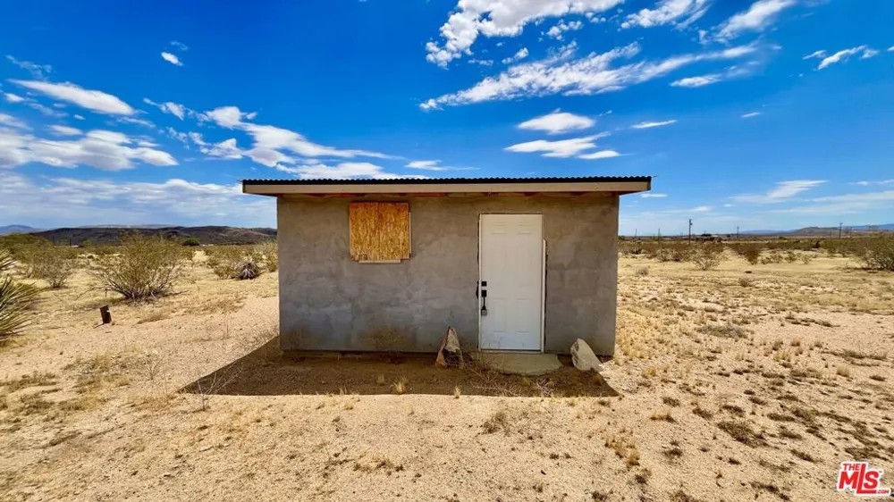 1879 Cherokee Trail Landers, CA 92285