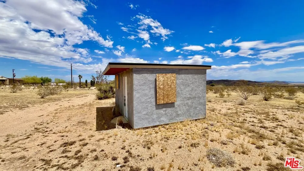 1879 Cherokee Trail Landers, CA 92285