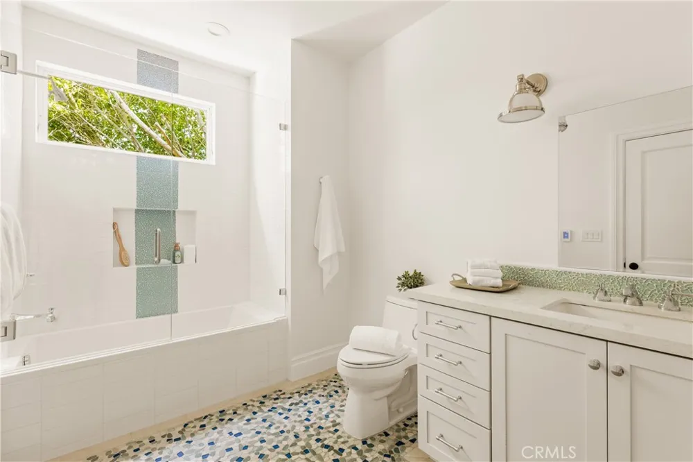 6415 Riggs Los Angeles, CA 90045