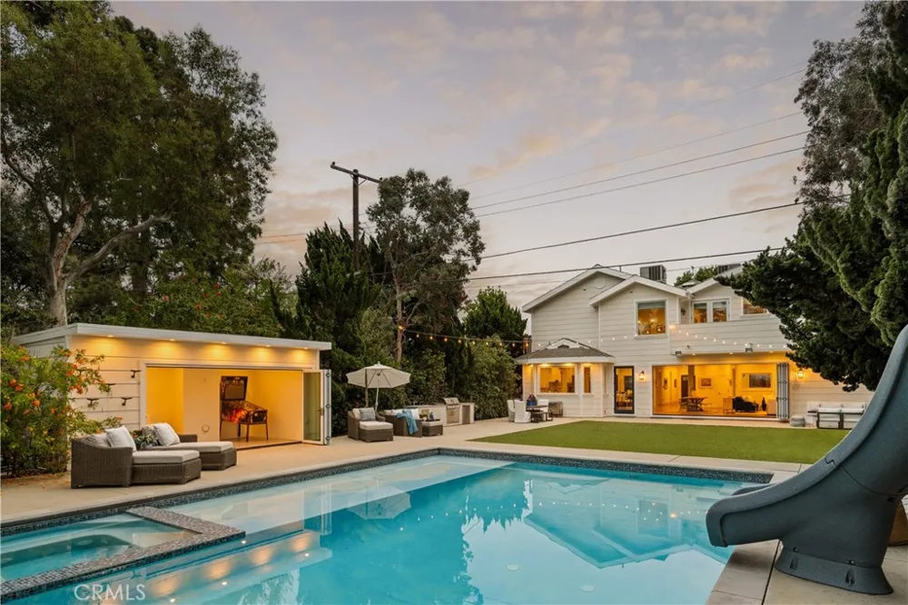 6415 Riggs Los Angeles, CA 90045