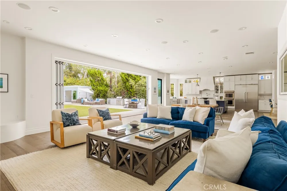 6415 Riggs Los Angeles, CA 90045
