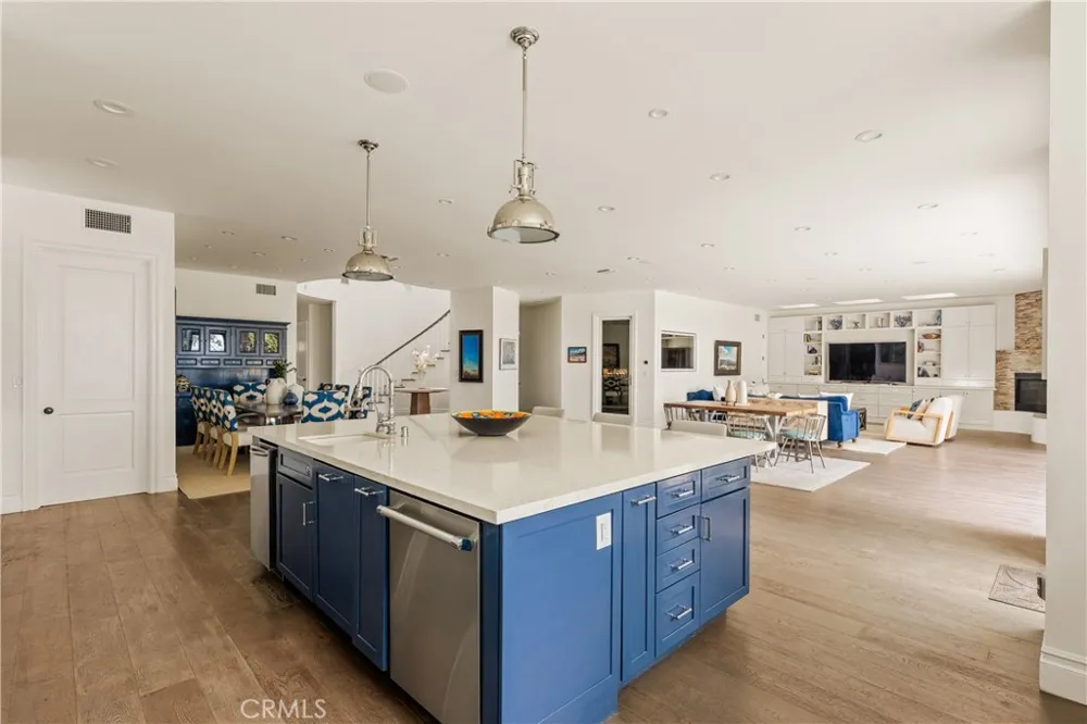 6415 Riggs Los Angeles, CA 90045