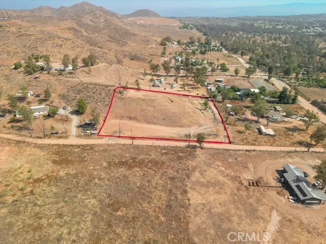 21588 Mundo Perris, CA 92570