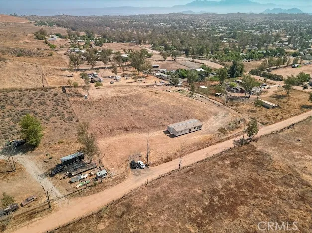 21588 Mundo Perris, CA 92570