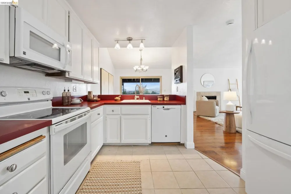 201 Vista Heights Rd El Cerrito, CA 94530