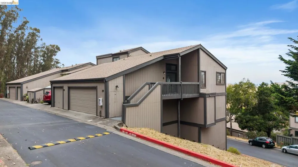 201 Vista Heights Rd El Cerrito, CA 94530