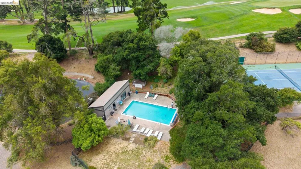 201 Vista Heights Rd El Cerrito, CA 94530