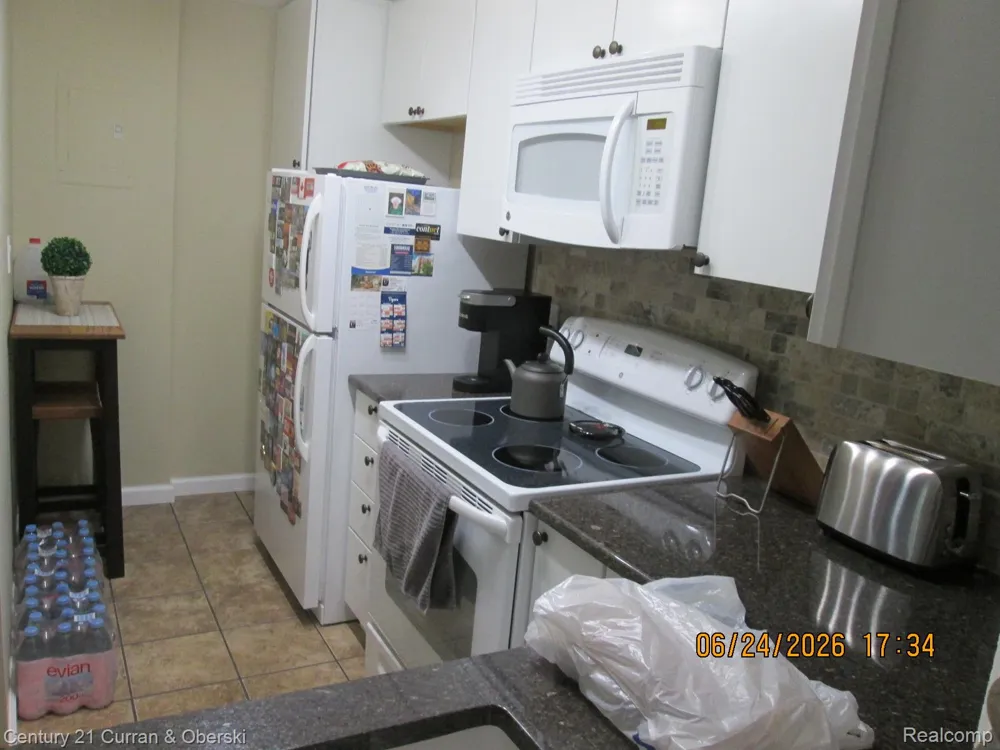 21800 Morley Avenue #403 Dearborn City, MI 48124