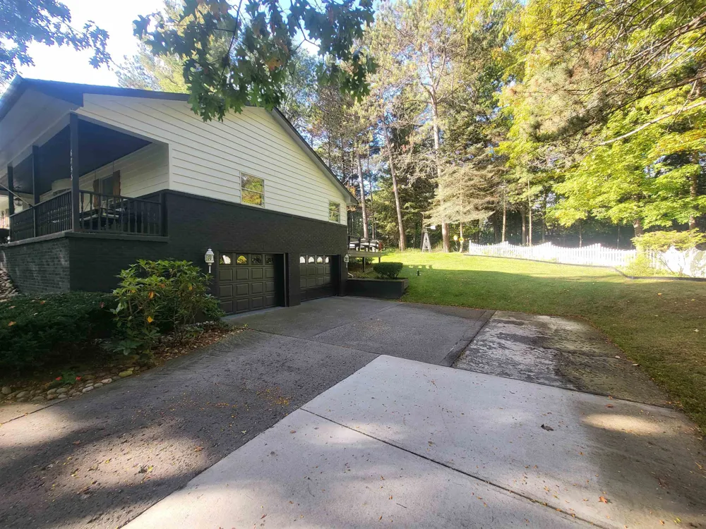 6753 Roanoak Drive Oscoda Charter Township, MI 48750