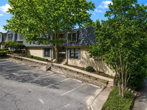 53 La Rue Place NW