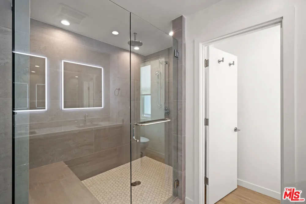 18 Privateer Street #3 Marina del Rey, CA 90292