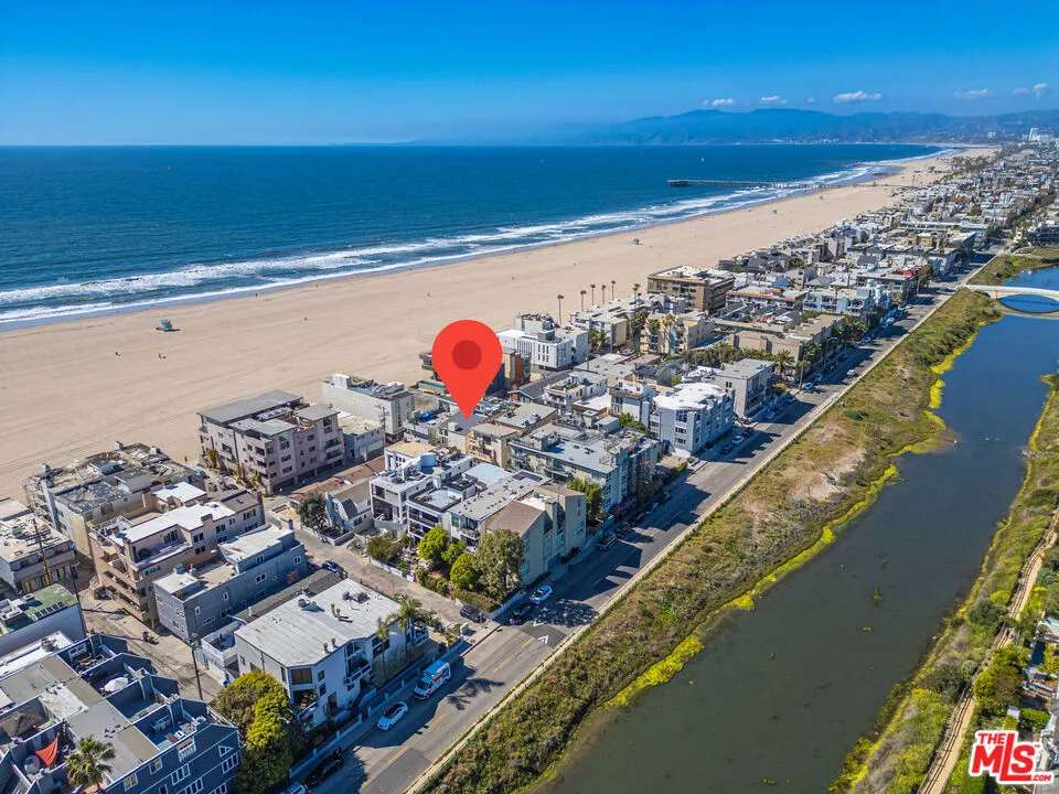 18 Privateer Street #3 Marina del Rey, CA 90292