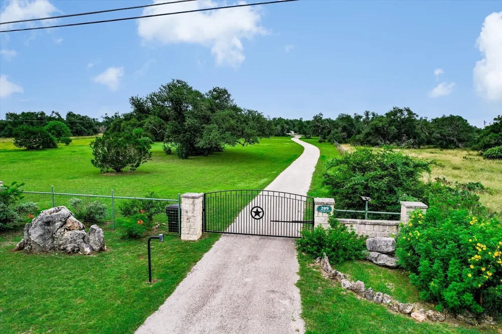 209 Cascade Trail San Marcos, TX 78666