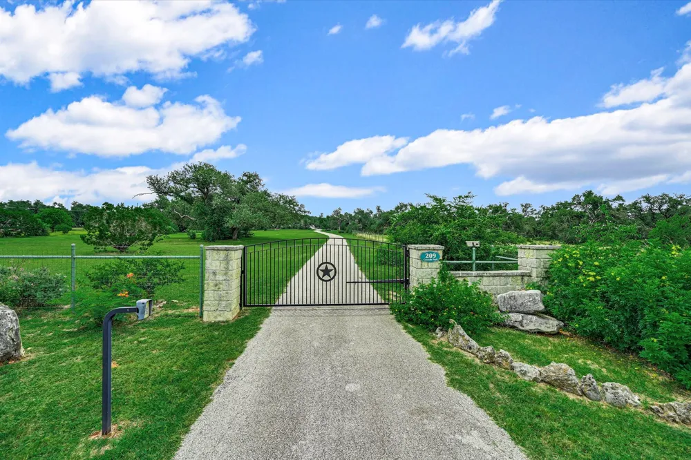 209 Cascade Trail San Marcos, TX 78666