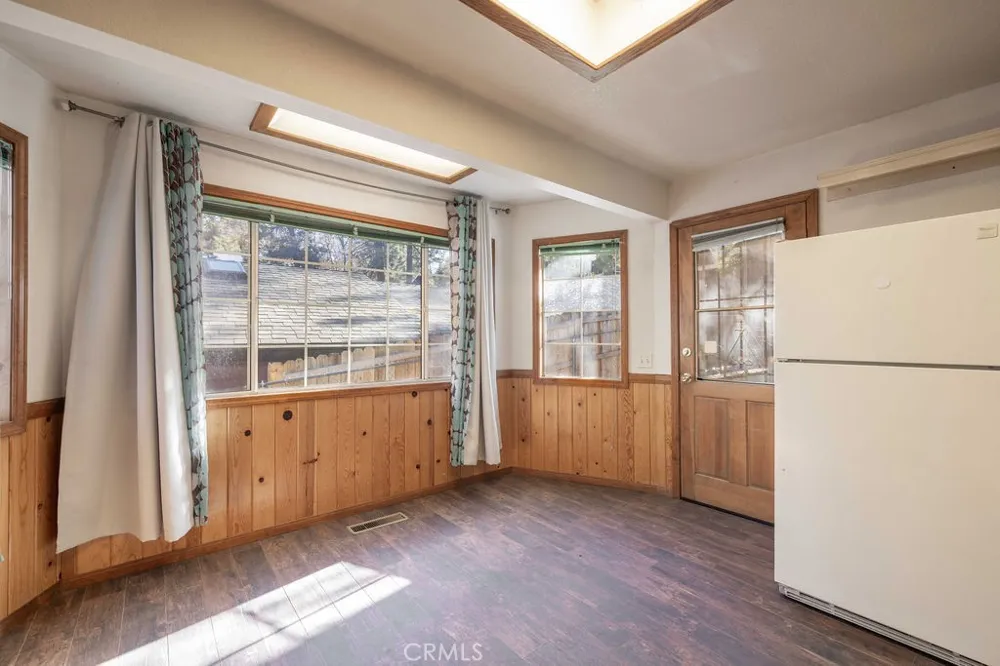 252 Riverside Sugarloaf, CA 92386