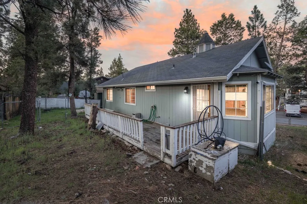 252 Riverside Sugarloaf, CA 92386