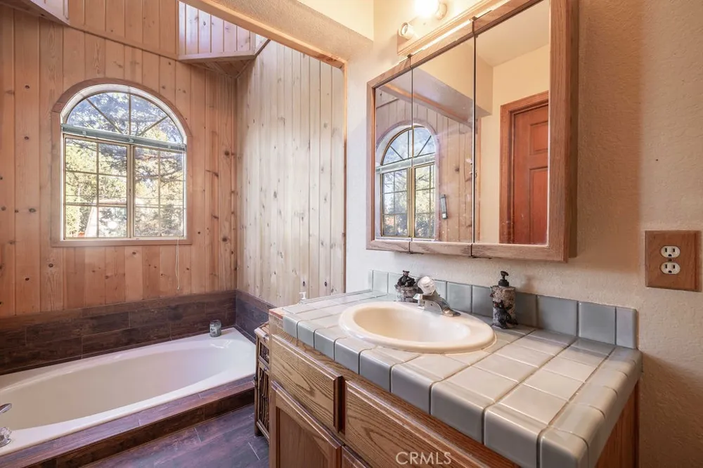 252 Riverside Sugarloaf, CA 92386