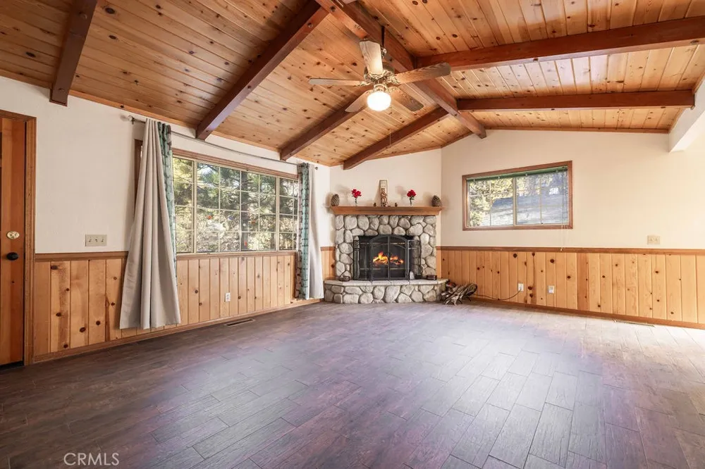 252 Riverside Sugarloaf, CA 92386